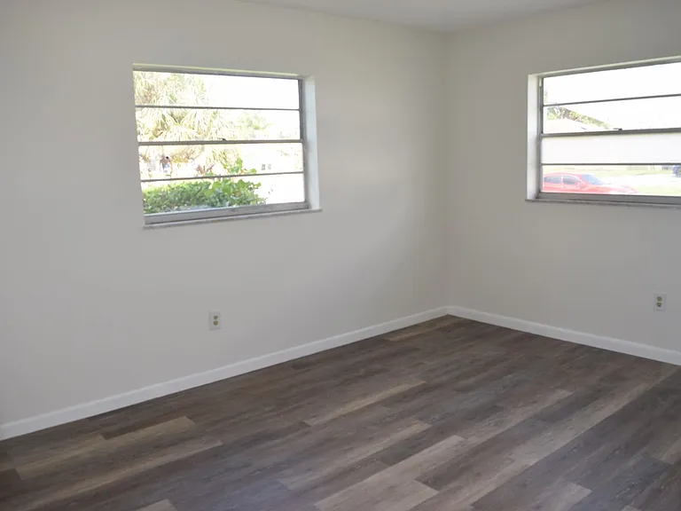 1881 SE Airoso Blvd — Photo 9