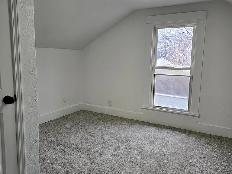 1227 Tremont Ave SW — Photo 4
