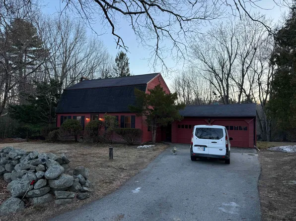 40 Meditation Ln, Atkinson, NH 03811