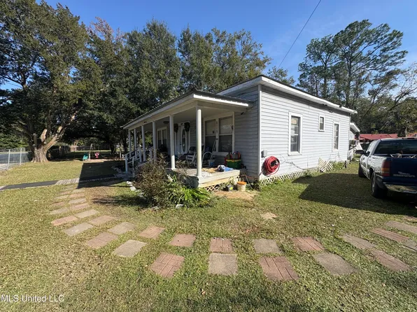 6112 Grierson St, Moss Point, MS 39563
