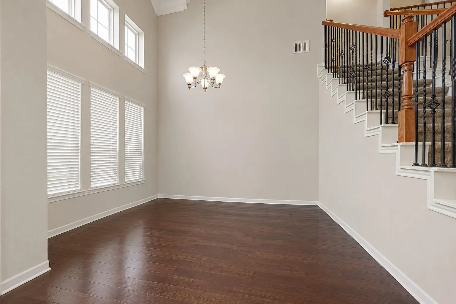 4 bed, 3.5 bath, 3338 sqft, $3,490 — Photo 4
