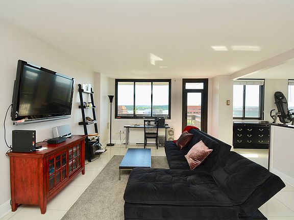 5th image of 801 N Pitt St APT 804