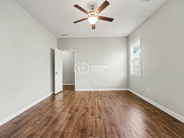 1060 Clairidge Ln — Photo 10