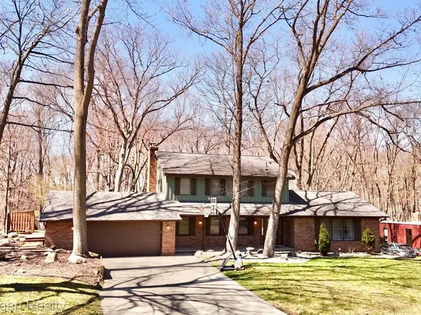 5289 Conestoga Dr, Flushing, MI 48433