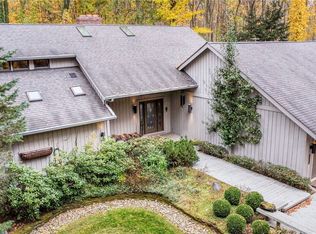 11710 Raintree Dr, Chardon, OH 44024