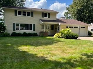 641 16th St, Windom, MN 56101