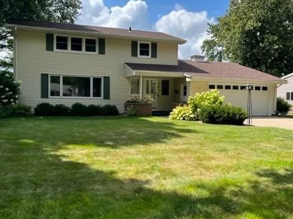 641 16th St, Windom, MN 56101