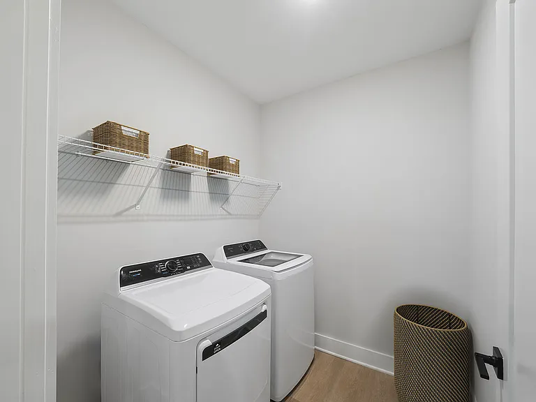 The Henslow Daniel Island Apartments & Townhomes — Photo 43