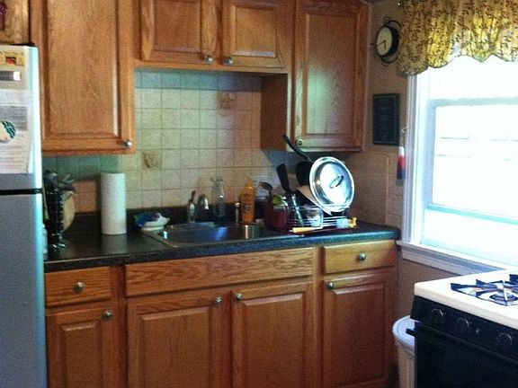 2nd image of 2-37 31st St #2