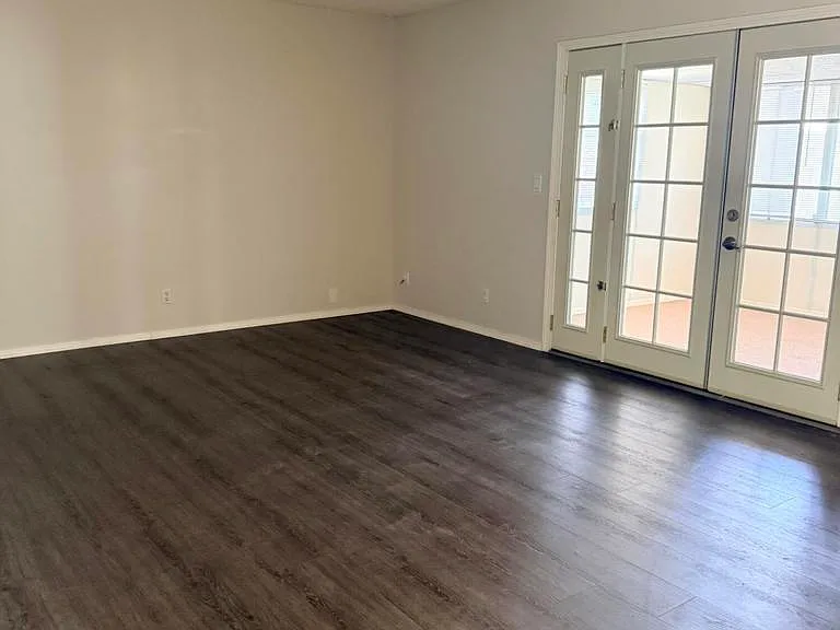2065 Abbott St — Photo 10