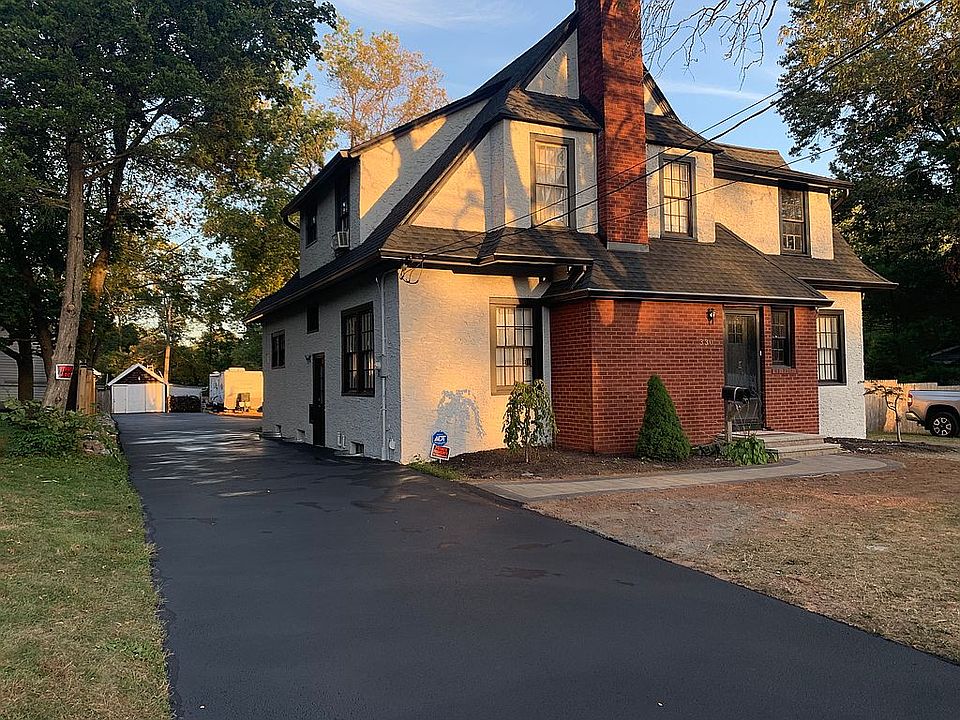 2nd image of 330 Grove St