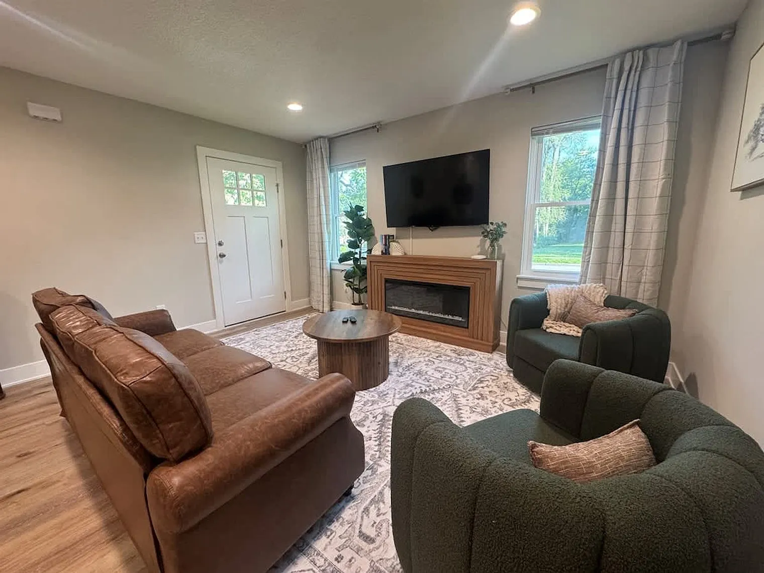 3 bed, 2.0 bath, $4,763 — Photo 4