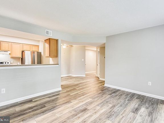 5th image of 11230 Torrie Way APT A