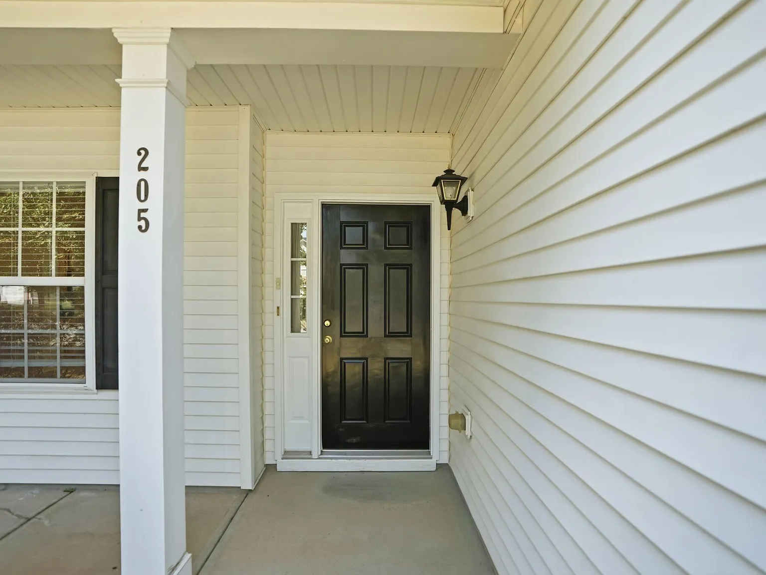 4 bed, 2.0 bath, 2113 sqft, $2,495 — Photo 4