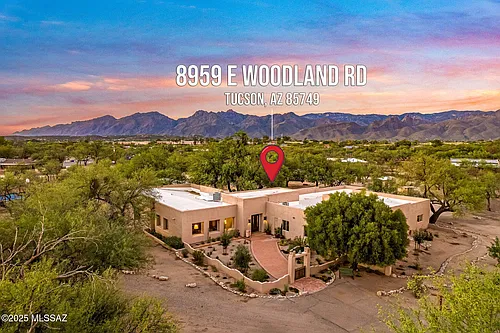 8959 E Woodland Rd Photo 1