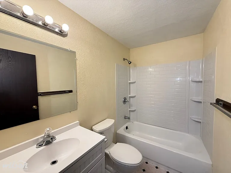 1211 Ledwich Ave — Photo 12