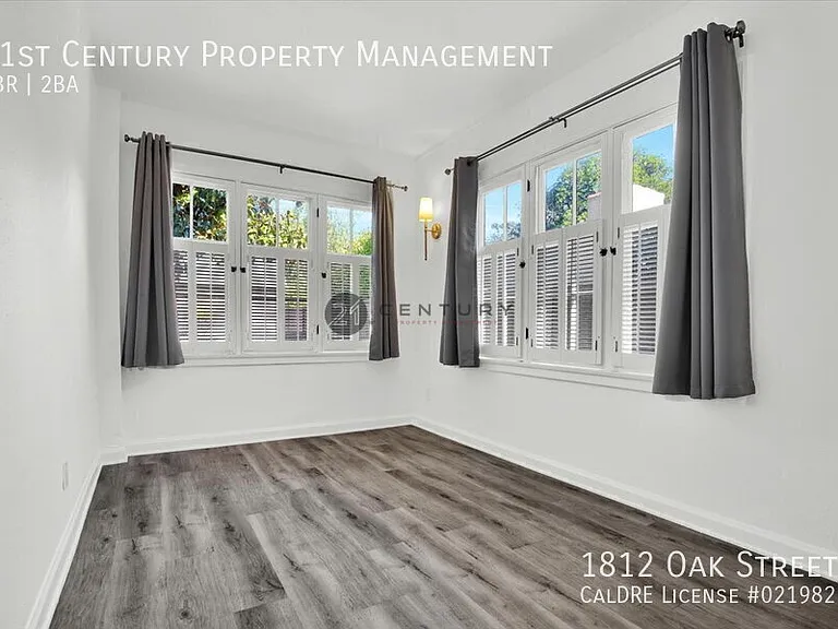 1812 Oak St — Photo 21