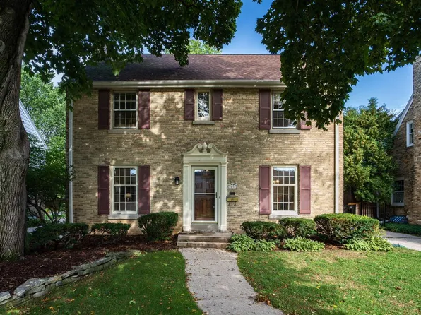 2630 N 88th STREET, Wauwatosa, WI 53226