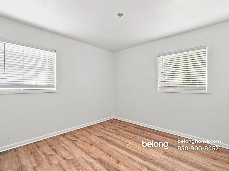 6011 Greenwood Ln — Photo 15