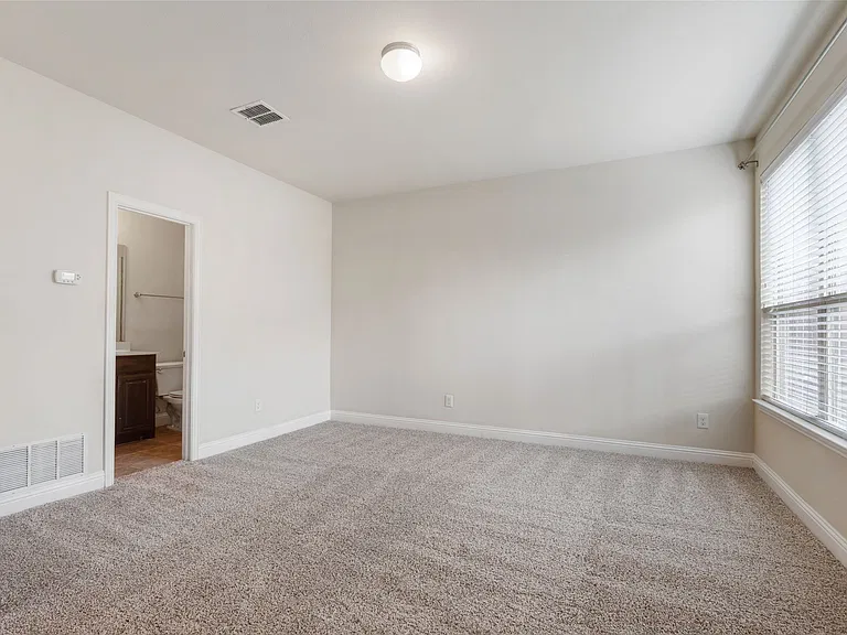 2640 Venice Dr #2 — Photo 5