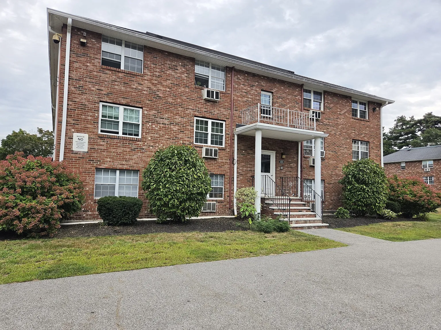 2 bed, 600 sqft, $1,900 — Photo 1