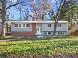 18 Parkwood Dr, Windsor, CT 06095