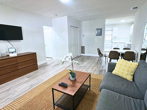 4th image of 408 Sunset Dr #2