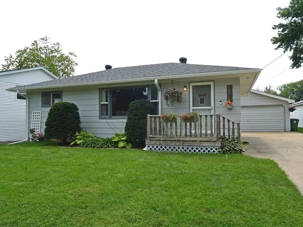 1102 18th Ave, Charles City, IA 50616