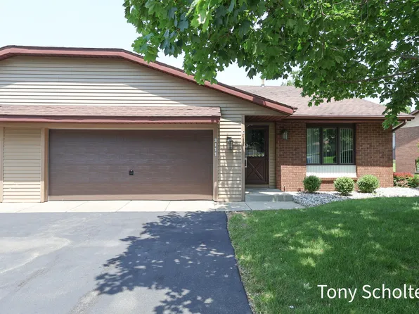 3111 Beechridge Dr #10, Hudsonville, MI 49426