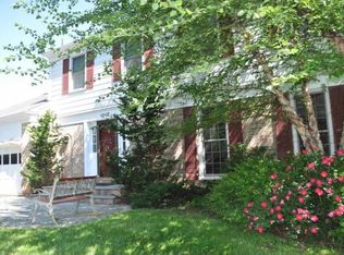 1017 Riva Ridge Dr, Great Falls, VA 22066