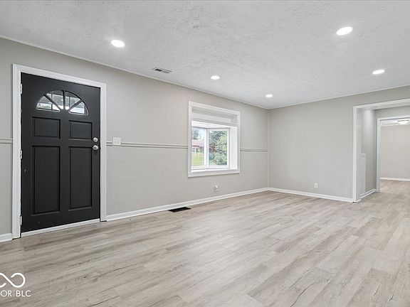 4th image of 566 Trowbridge St