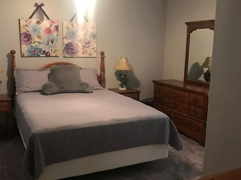 Carpeted Lg bedroom w/queen size bed, dresser and