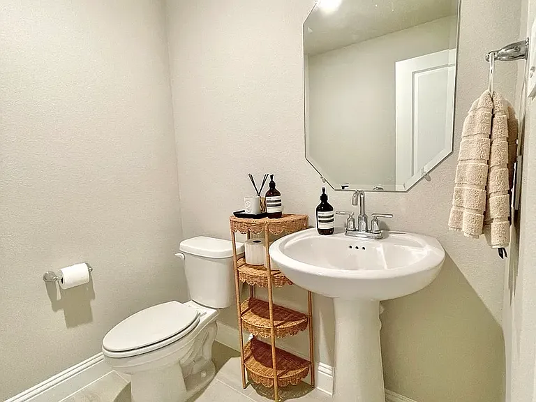2624 Wellington Ln — Photo 11