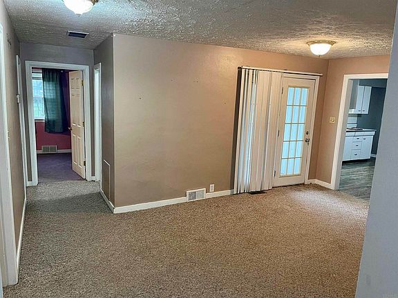 4th image of 301 N Orchard Dr