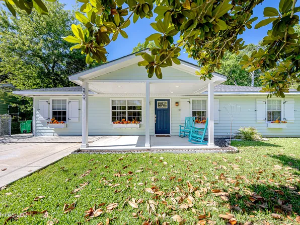 209 Audrey Cir, Ocean Springs, MS 39564