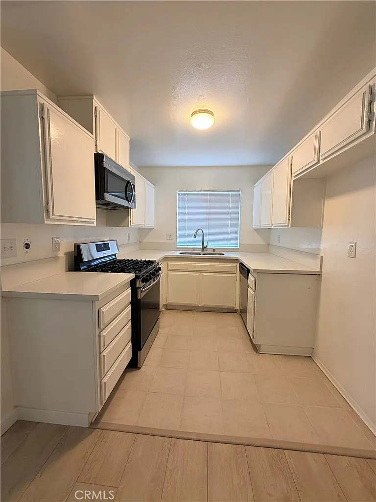 3 bed, 1131 sqft, $3,600 — Photo 4