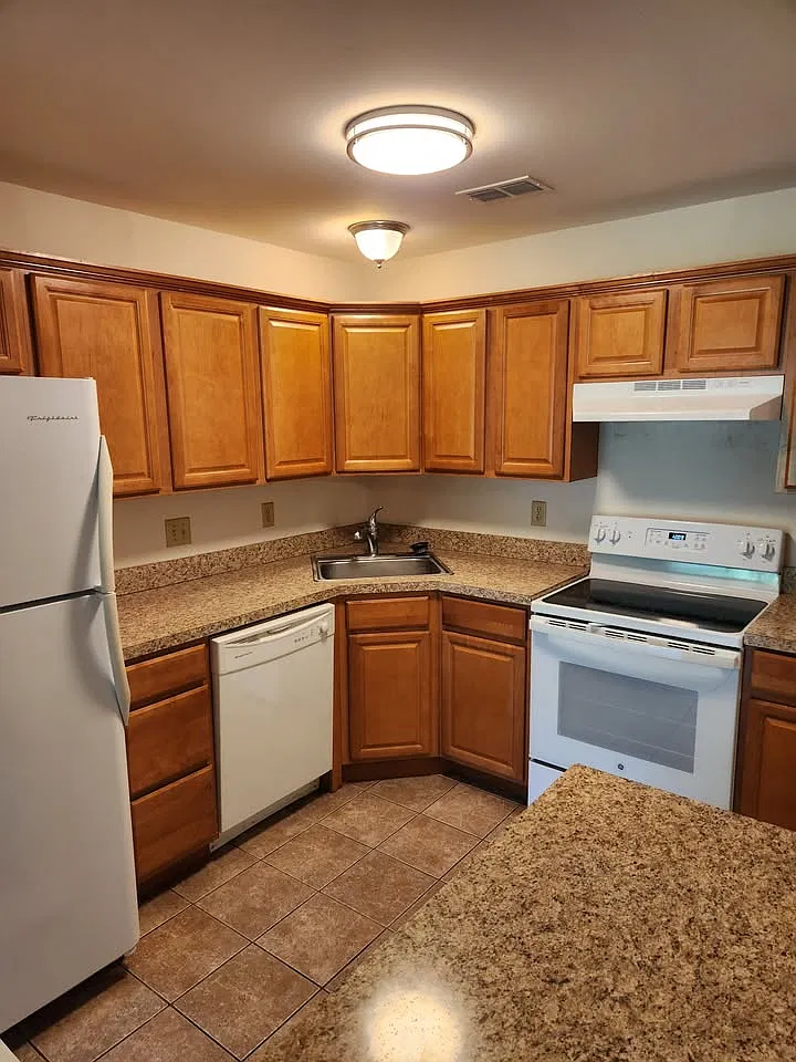 2 bed, 1054 sqft, $1,650 — Photo 1