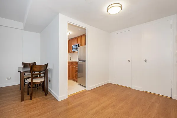 Rented by RELO REDAC INC. | media 8