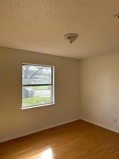 709 Campbell Ln — Photo 6