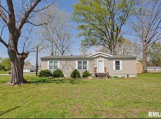 102 Woolcott St, Harrisburg, IL 62946