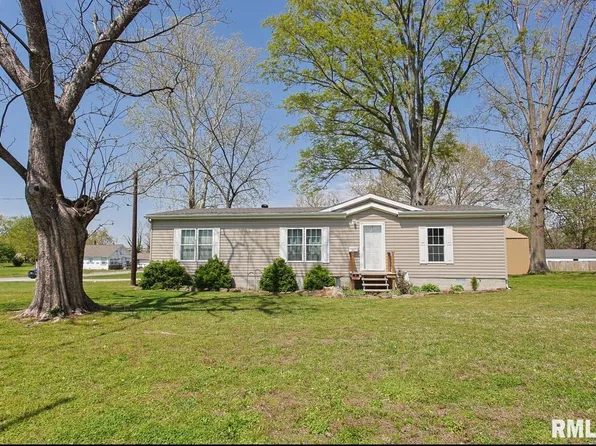102 E Woolcott St, Harrisburg, IL 62946