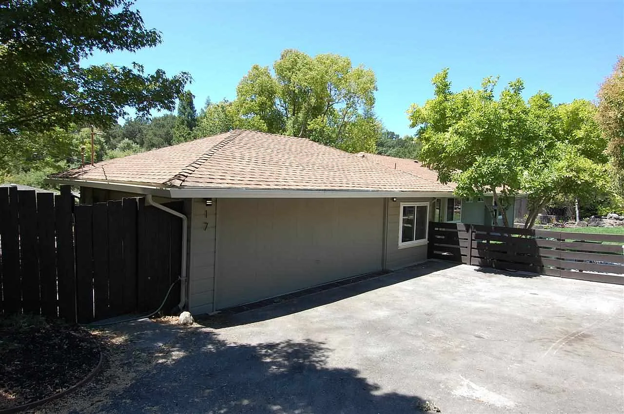 17 Rheem Blvd photo 1