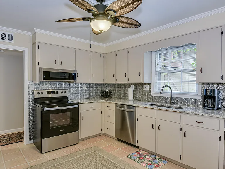324 Laurens St SW #B — Photo 10