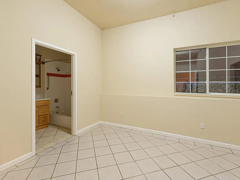 150 Caldecott Ln #1 — Photo 6