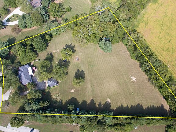 5th image of 431 Mill Circle Dr
