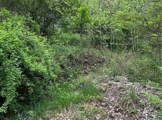 261 Poca River Rd, Charleston, WV 25312