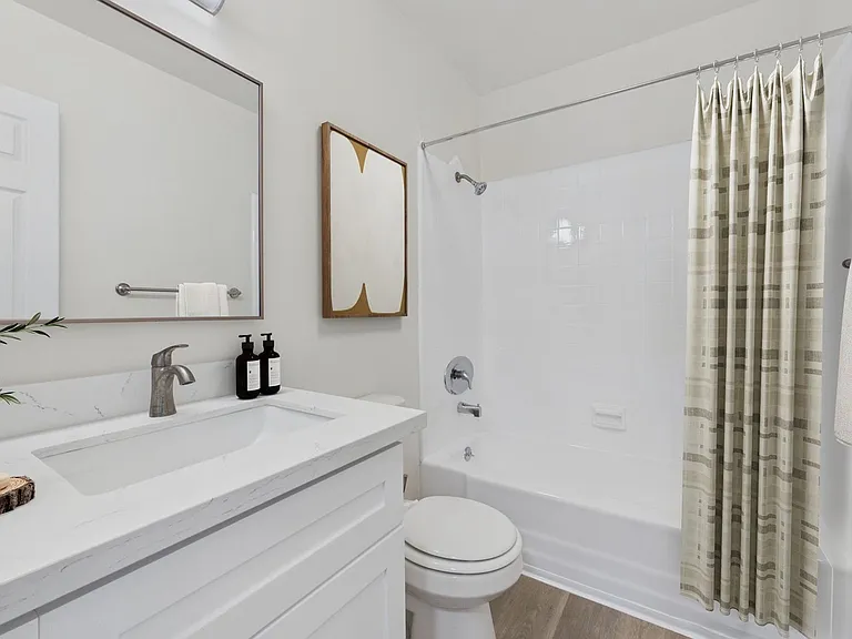 Woodman Apartments — Photo 9