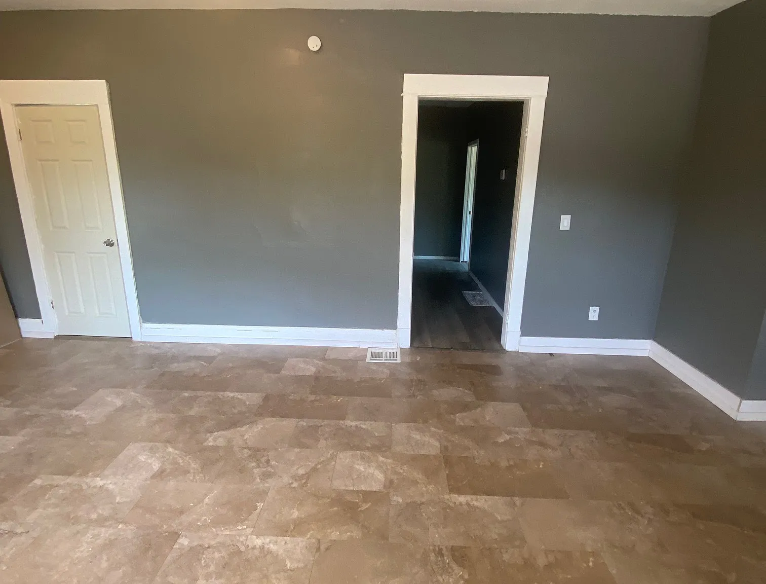 2 bed, $895 — Photo 2