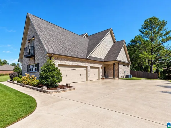 2055 Edinburgh Dr SW, Huntsville, AL 35803