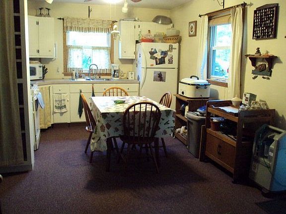 3rd image of 8869 Avon Dr
